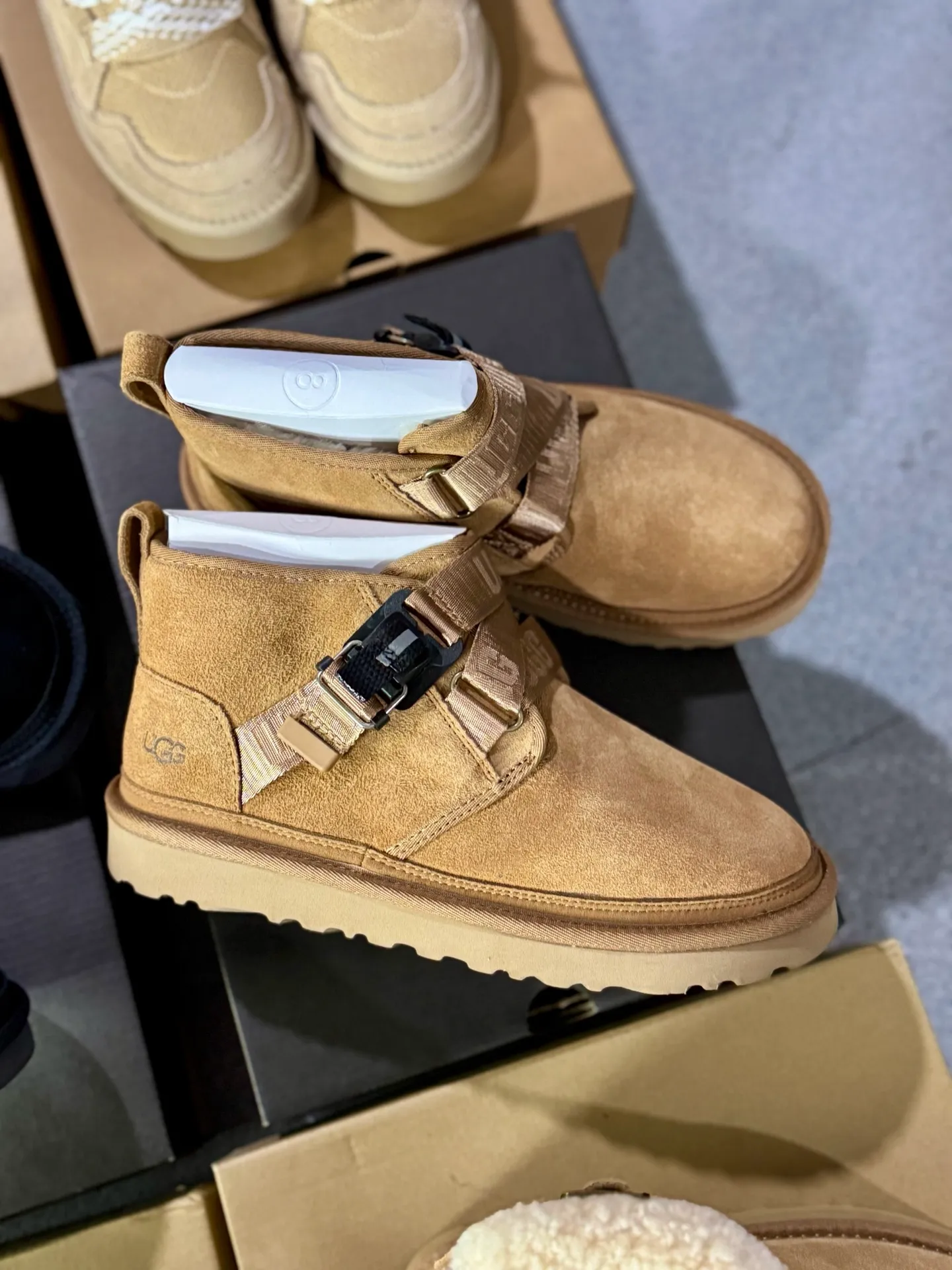 Local 💰640 Guangzhou top version Pay attention to differentiate the market. UGG classic series is renewed. Quick buckle straps inject functional style into Newm. Refresh the street style with UGG Asia Pacific spokesperson Wang Yibo! Size 39 40 41 42 43 44#